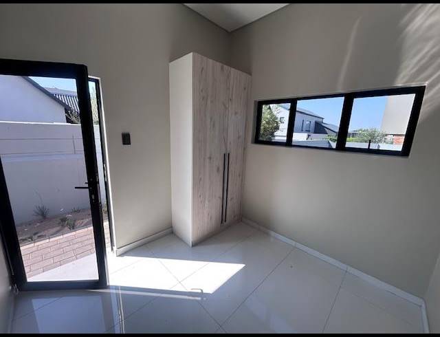 5 BEDROOM HOUSE FOR SALE IN SIX FOUNTAINS RESIDENTIAL ESTATE